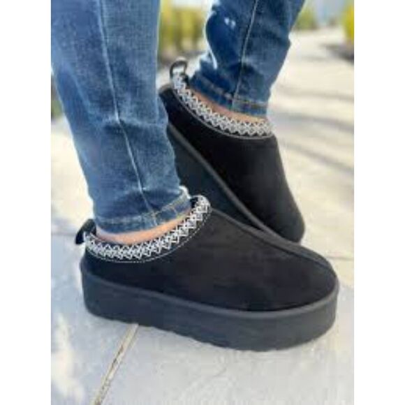 Amazon Shoes - (Z3) New women's platform Clog, short mini boots with fleece lining, Sz 41/9 US